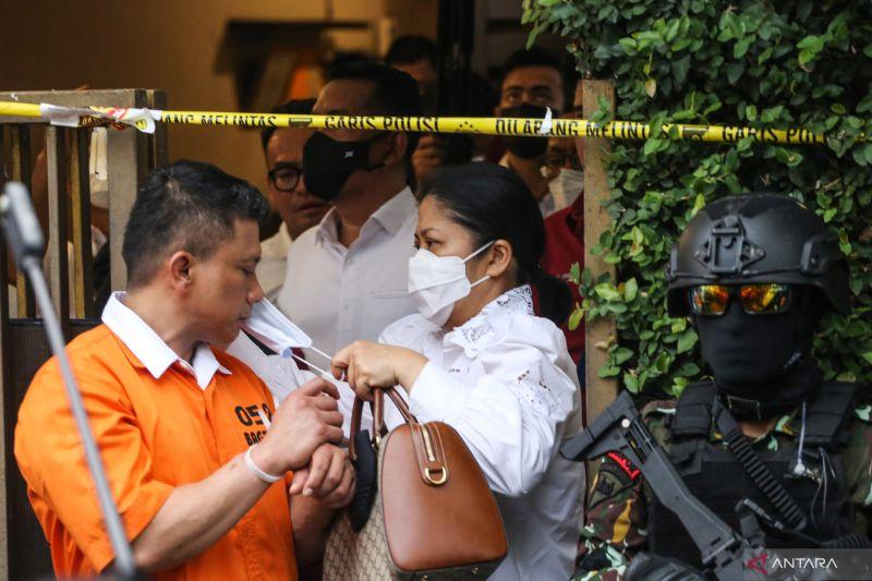 Pasangan Tersangka Sambo dan Putri Candrawathi Semobil Berdua Datangi Kejagung