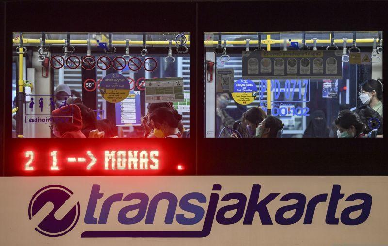 TransJakarta Tekan Subsidi dengan Mengajak Beriklan di Bus hingga Halte