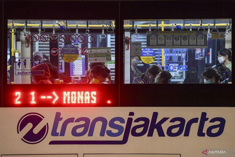 TransJakarta Sediakan Vending Machine Isi Saldo dan Beli Kartu di Jakarta Fair