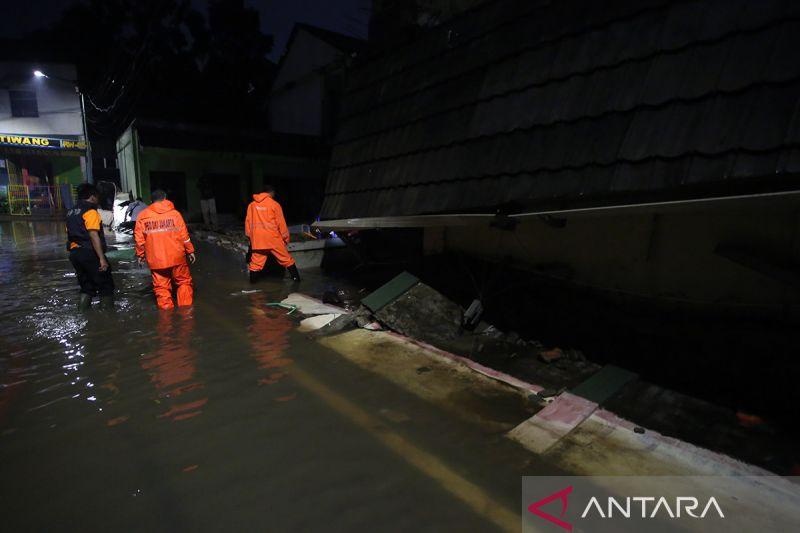 41 RT Terendam Banjir, 270 Warga Jaksel Diungsikan ke Tempat Aman oleh BPBD DKI