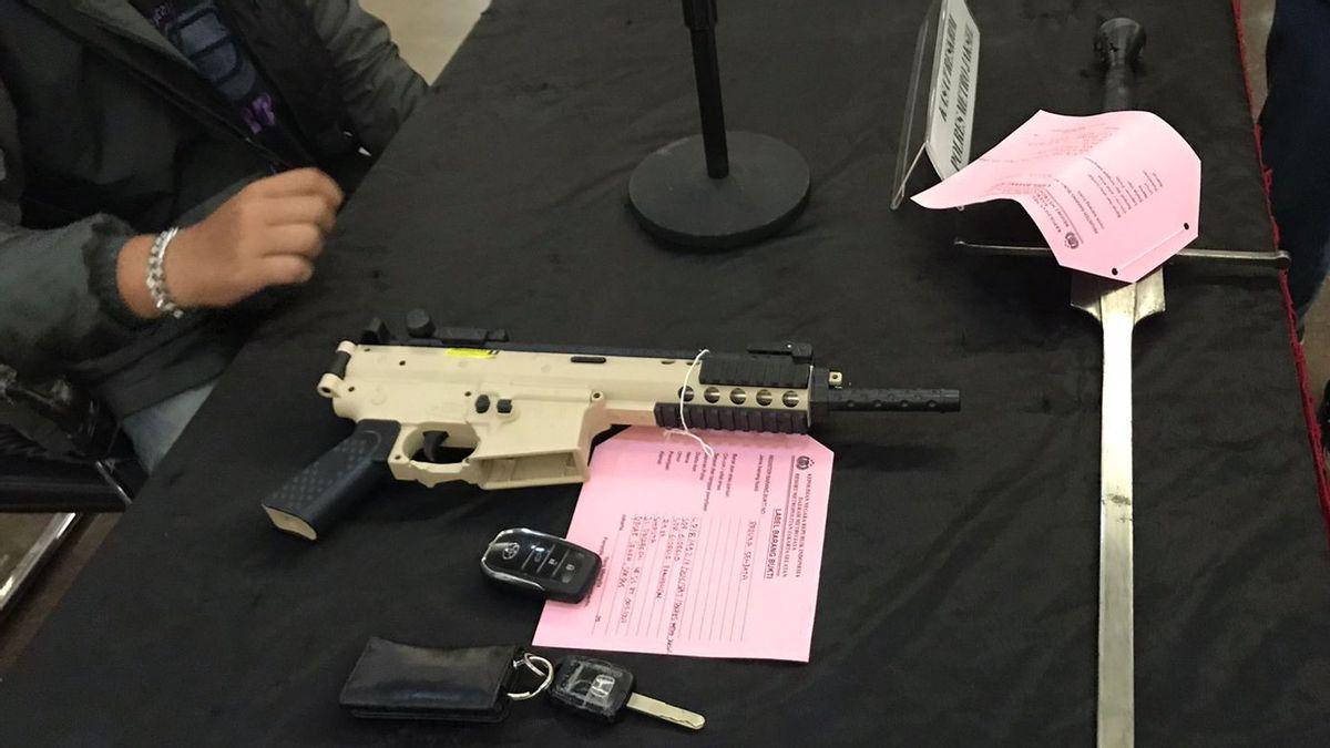 Giorgio Beli Pedang Anggar untuk Rusak Mobil Brio di Luar Negeri