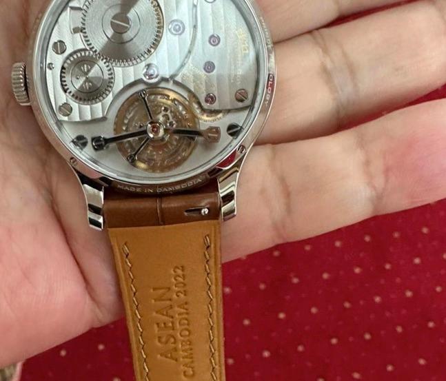 Jam Tangan Mewah Buatan Kamboja Jadi Souvenir KTT Asean 2022