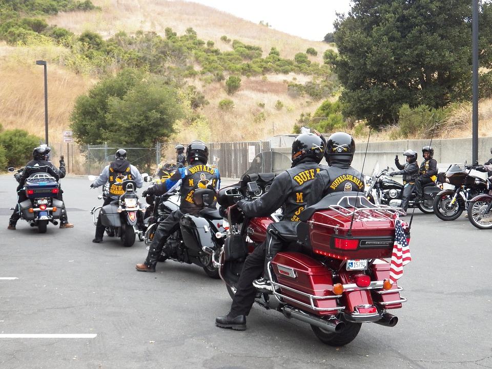 Geng Motor Bersenjata Keroyok Warga di Jalan Riau Bandung