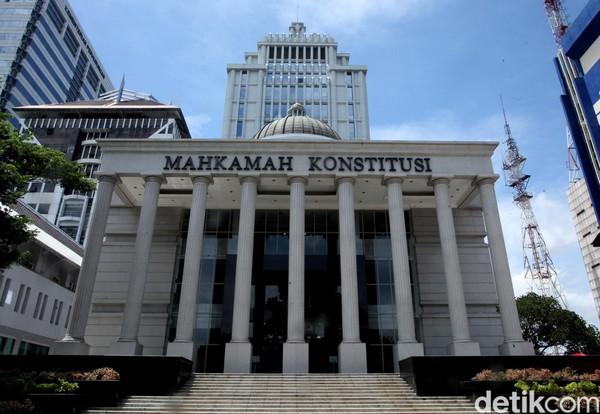 Mahkamah Konstitusi Minta Pemerintah Bubarkan Parpol yang Biarkan Praktik Politik Uang!