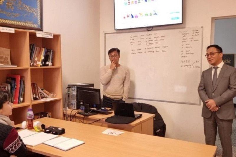 Bangga! Bahasa Indonesia Jadi Mata Kuliah Wajib di Universitas Sofia Bulgaria