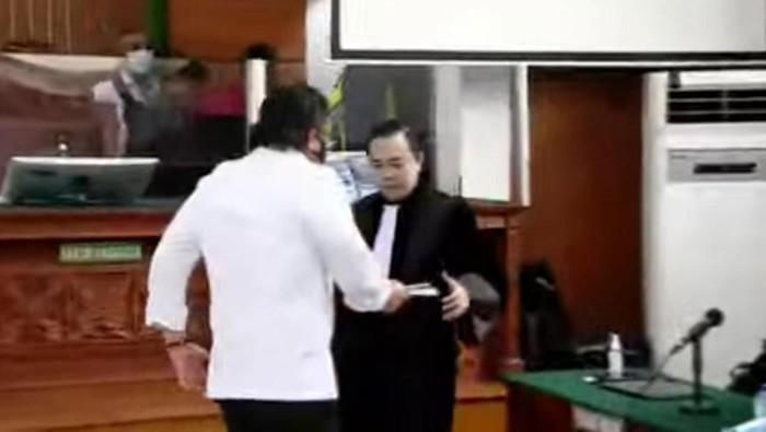 Usai Divonis Mati, Ferdy Sambo Serahkan Buku Hitam ke Arman Hanis
