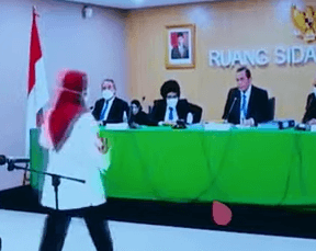 Berhijab Merah dan Baju Putih, Ini Tanggapan Lili Pintauli Siregar usai Majelis Etik Gugurkan Sidang