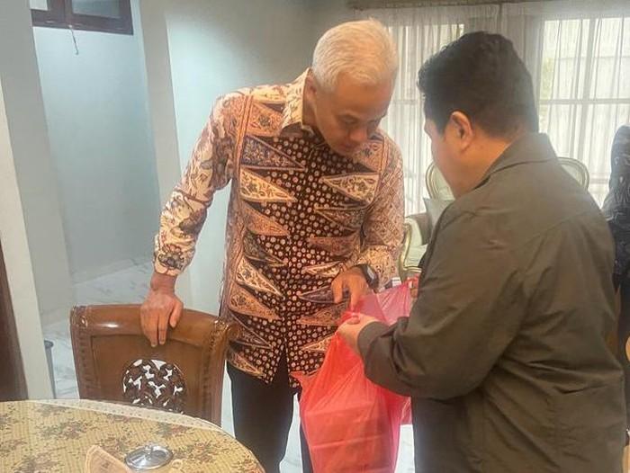 Erick Thohir Sambut Ganjar Dari Tanah Suci di Kantor Perwakilan Jateng