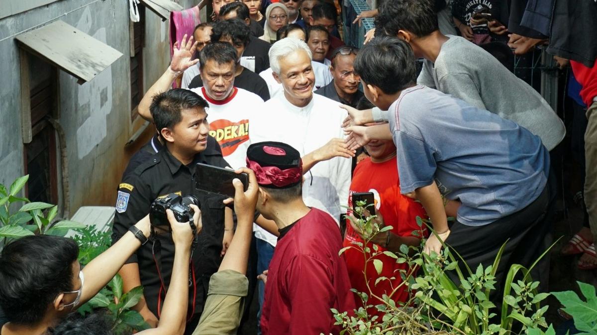 Ganjar Dicurhati Warga Jati Padang Jaksel, Keluhkan Banjir dan PPDB