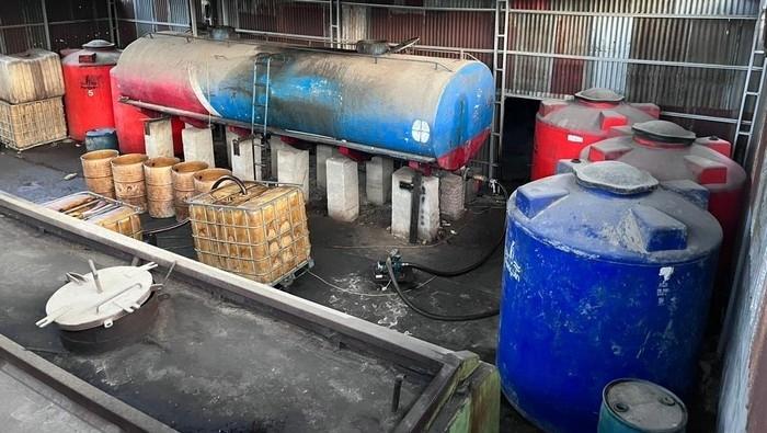 Polisi Buru Dirut Gudang Solar Ilegal Dekat Rumah AKBP Achiruddin Hasibuan!