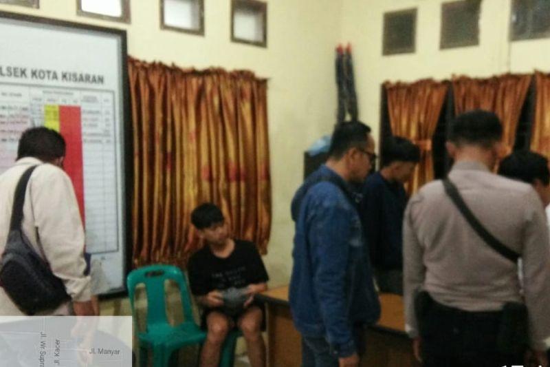 Polres Asahan Amankan 12 Remaja yang hendak Tawuran, Tiga Buah Parang-Arit Disita