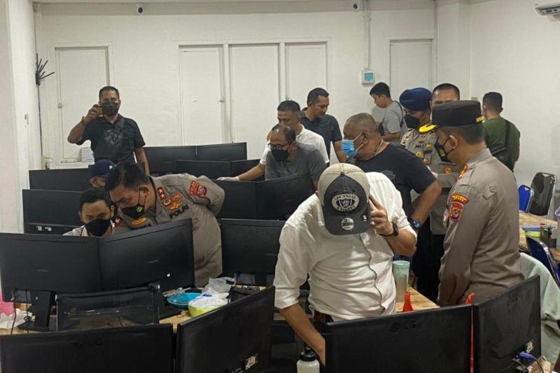 Kapolda Sumut Gerebek Lokasi Judi Online dengan Omzet Ratusan Juta di Perumahan Cemara Asri