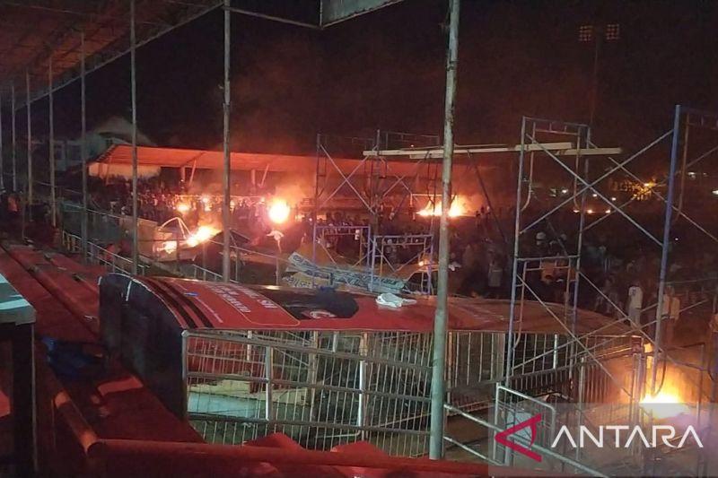 Penonton Bakar Fasilitas Stadion gegara Kecewa Laga Persiraja vs PSMS Medan Batal
