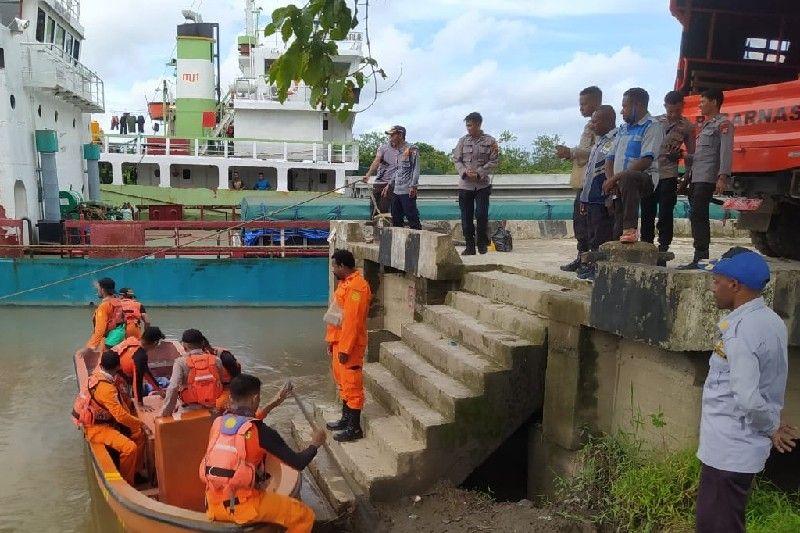 Tim SAR Gabungan Cari Satu ABK KMN Alaifah Diduga Jatuh ke Sungai Digul