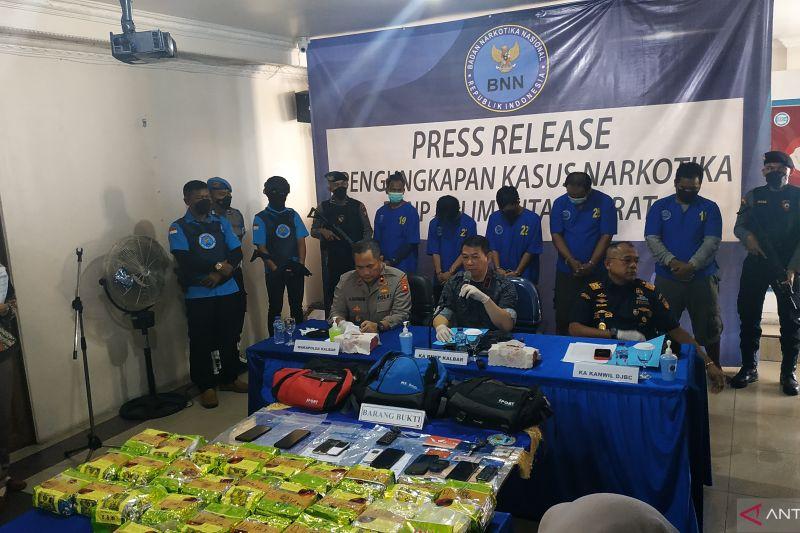 BNN Kalbar Bersama Tim Gabungan Gagalkan Penyelundupan 31 Kg Sabu Asal Malaysia