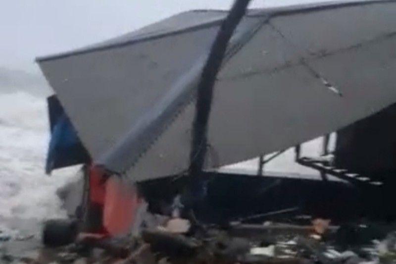 Empat Rumah di Majene Rusak Dihantam Gelombang Pasang