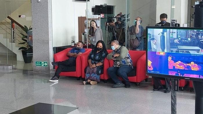 KPK Periksa Istri dan Anak Lukas Enembe