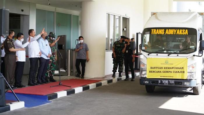 Jaksa Agung Salurkan 1.000 Paket Bantuan untuk Korban Gempa Cianjur
