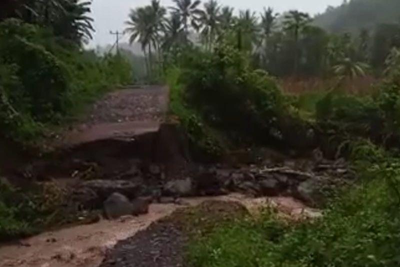 Imbas Dilanda Banjir, Akses antarkecamatan di Pulau Adonara Flores Terputus