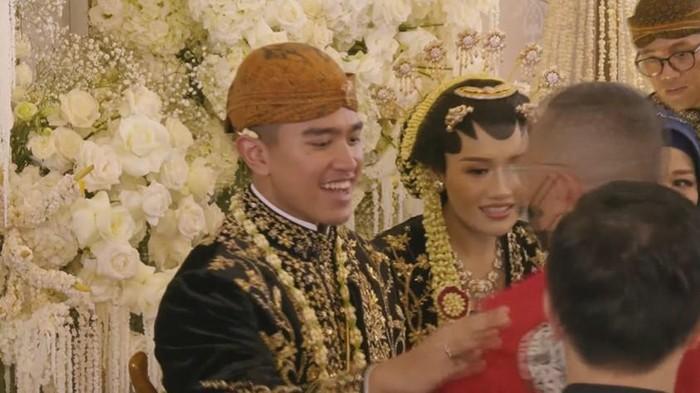 3 Jam Berlalu, Kaesang dan Erina Masih Setia Tersenyum Terima Ribuan Tamu Tasyakuran Pernikahan