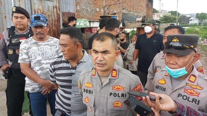 Poisi Gerebek Narkoba di Kampung Boncos Palmerah, Dua Terduga Pengguna Diamankan