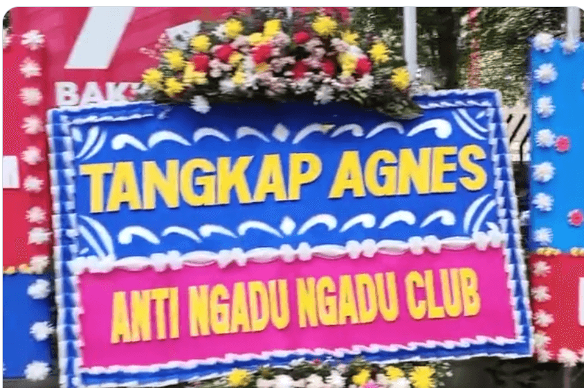 Karangan Bunga Berjejer di Polres Jaksel, Desak Polisi Tangkap Agnes