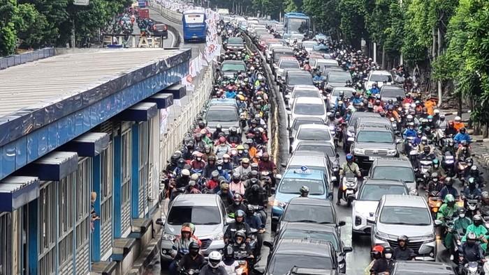 Ibu Kota Macet Parah, Jakarta Seperti Menerima Air Bah