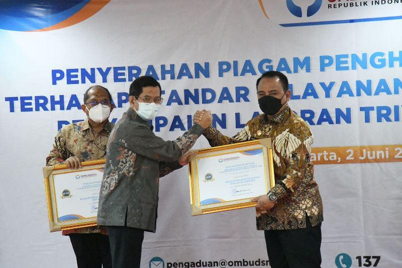 Kemenkumham Terima Penghargaan Kepatuhan Tinggi Standar Pelayanan Publik Terbaik 2021