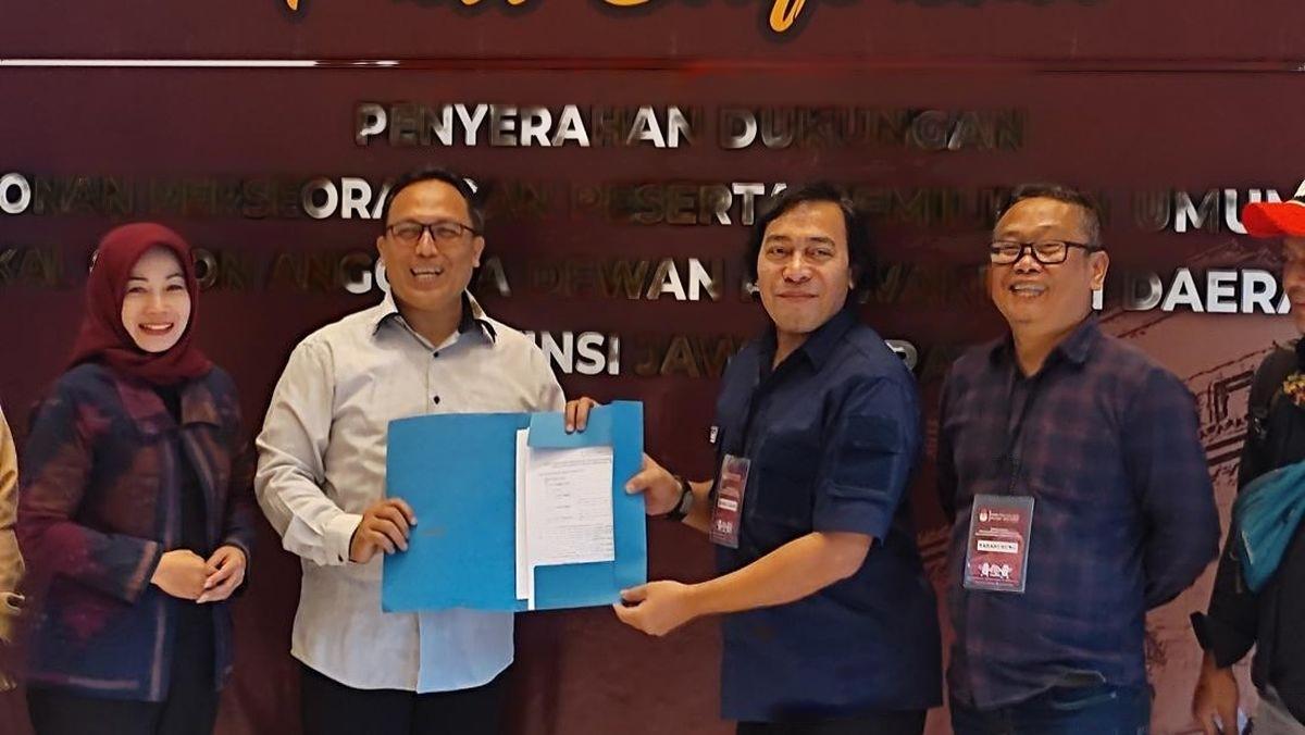 Komeng 'Spontan Uhuy' Daftar Bacaleg DPD RI Dapil Jabar