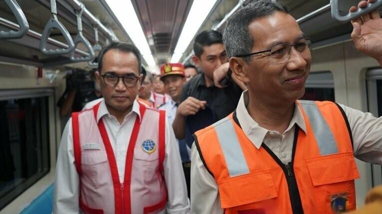 Budi Karya dan Heru Budi Jajal LRT Jabodetabek Jelang Launching