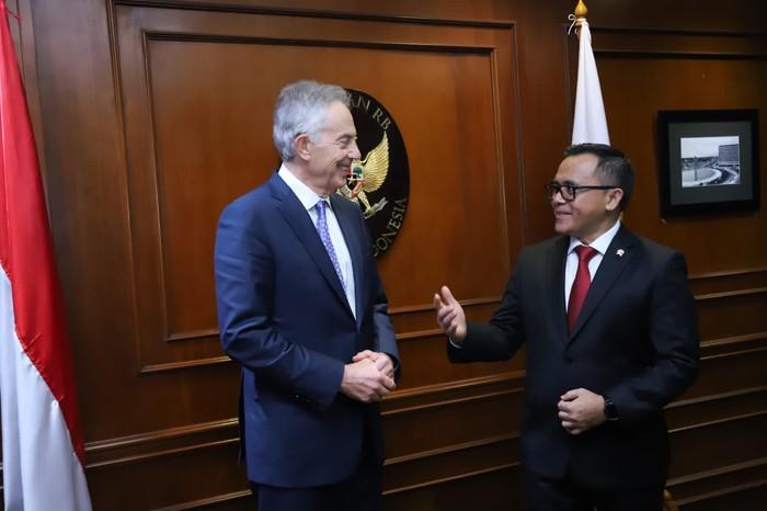 MenPAN-RB Terima Kunjungan Eks PM Inggris: Dukungan Luar Biasa Beliau Untuk Digitalisasi Layanan Publik RI