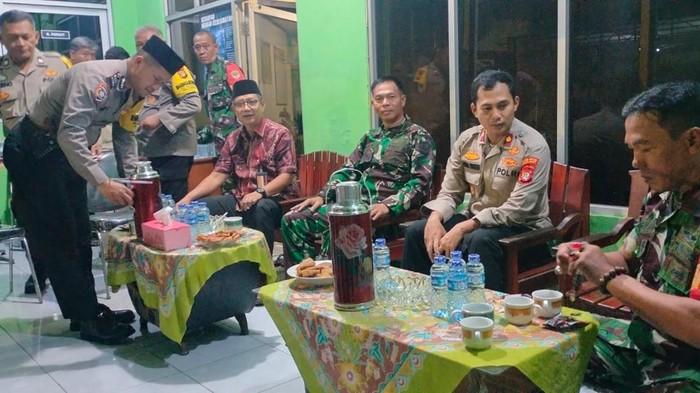 Kopi Bareng Guna Bangun Sinergitas Polsek dan Koramil Tambora Jakbar