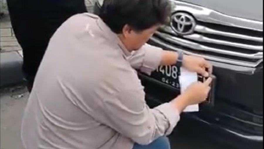 Polisi Setop Mobil Berpelat RF Palsu di Cawang Jaktim