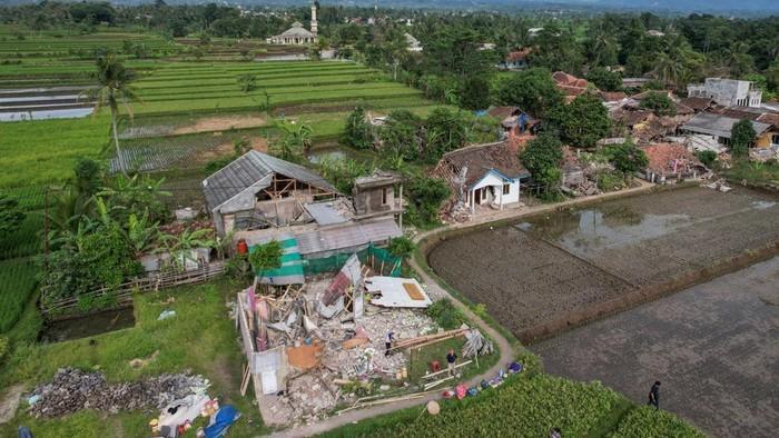 Dinsos Jabar Salurkan Bantuan Logistik Rp451 Juta untuk Korban Gempa Cianjur