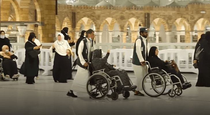 Ada Layanan Sewa Pendorong Kursi Roda di Masjidil Haram, Jemaah Bisa Manfaatkan untuk Tawaf dan Sai