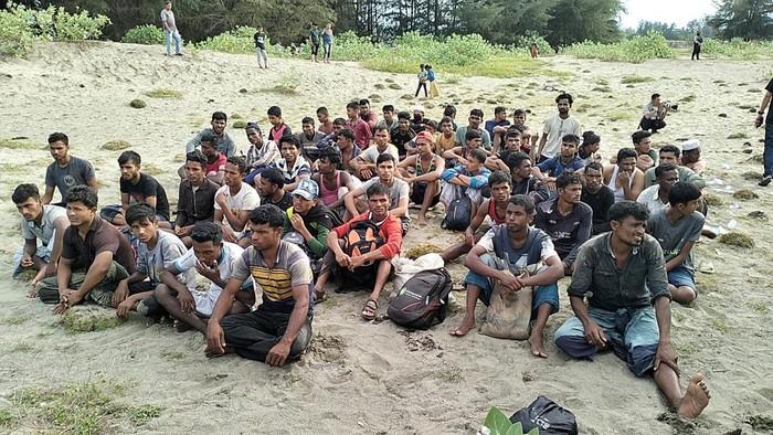 Ratusan Imigran Rohingya Terdampar di Koala Gigieng Aceh Besar