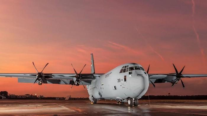 Tak Cuma Esemka, Pesawat Super Hercules Baru juga Disiram Kendi
