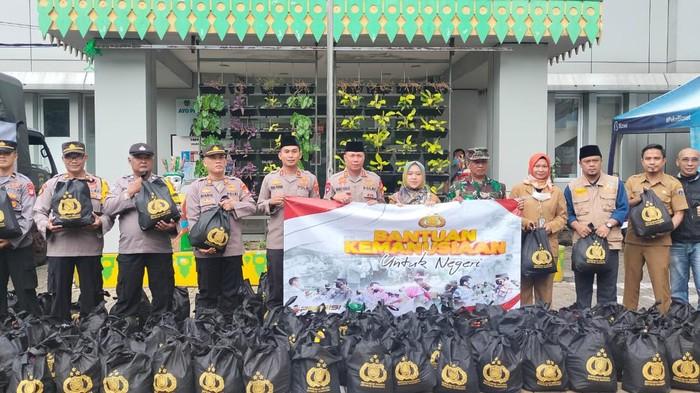 Harga Naik Bulan Ramadan, Polres Bagikan 1.000 Paket dari Kapolri