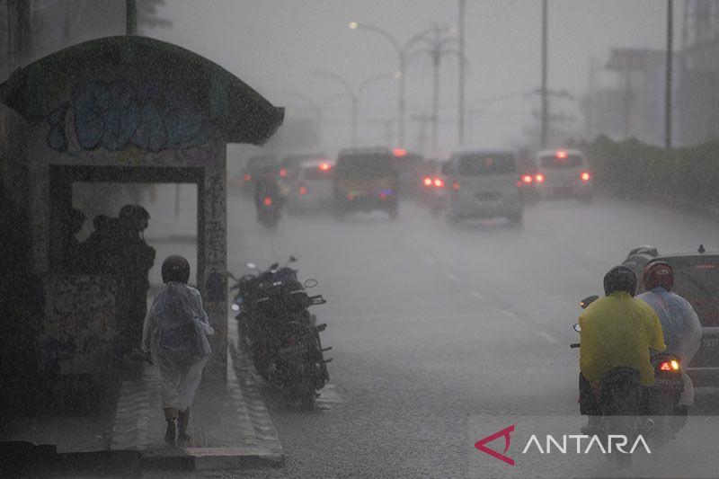 Warning! Potensi Hujan Lebat saat Imlek di Pegunungan