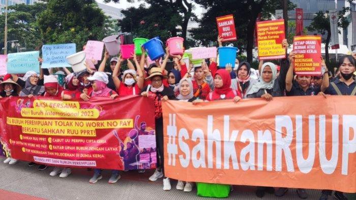 Aliansi PRT Turut Ramaikan May Day dengan Bawa Ember Warna-warni