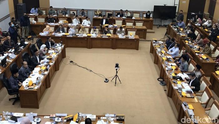 Komisi VIII DPR Bersama Kemenag Resmikan Biaya Haji 2023