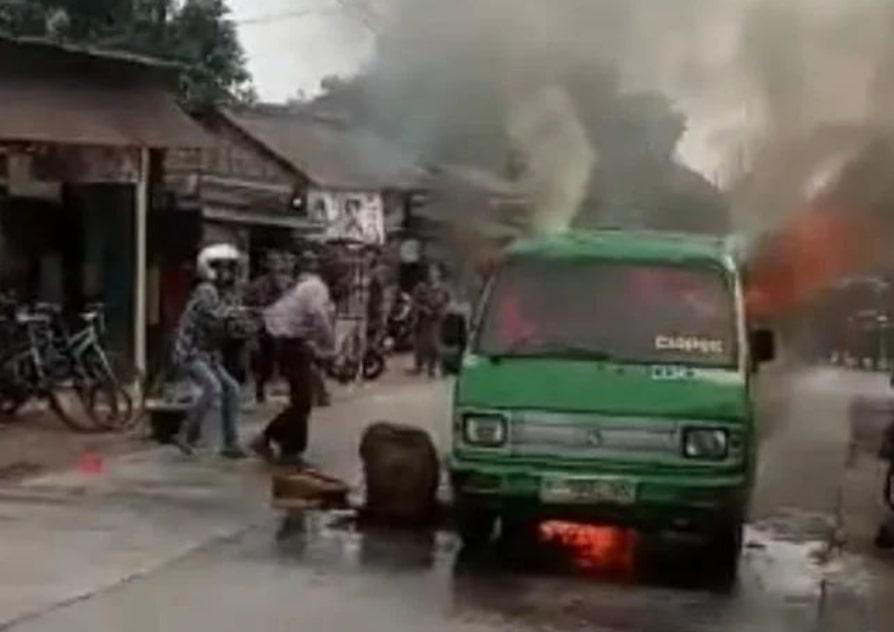 Angkot di Bogor Hangus Terbakar Diduga Korsleting Listrik, Penumpang hingga Sopir Selamat