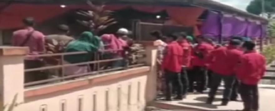Hampir 7 Jam Massa 'Kepung' RSUD Jambi Massa Pantau Ketat Autopsi Ulang Brigadir J