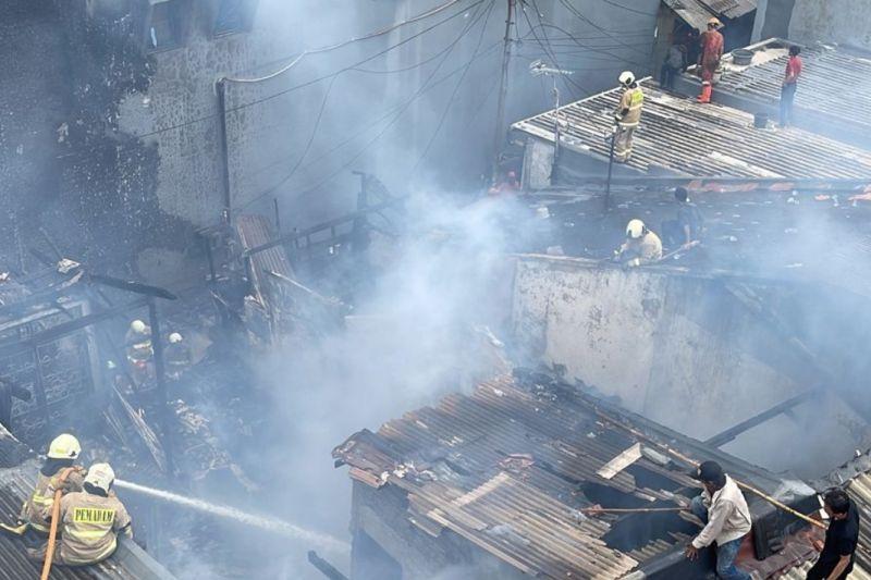 Gulkarmat Jakbar Sebut Kebakaran 5 Rumah Ditambora Diduga gegara Gas Bocor