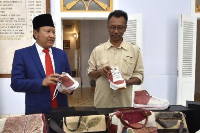 Dari 50 Kerajinan, Sepatu dari Pasuruan Berkesempatan Tampil di G20
