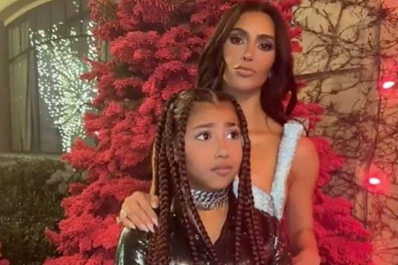 Keluarga Kardashian Rayakan Malam Natal Hadirkan Musisi Sia
