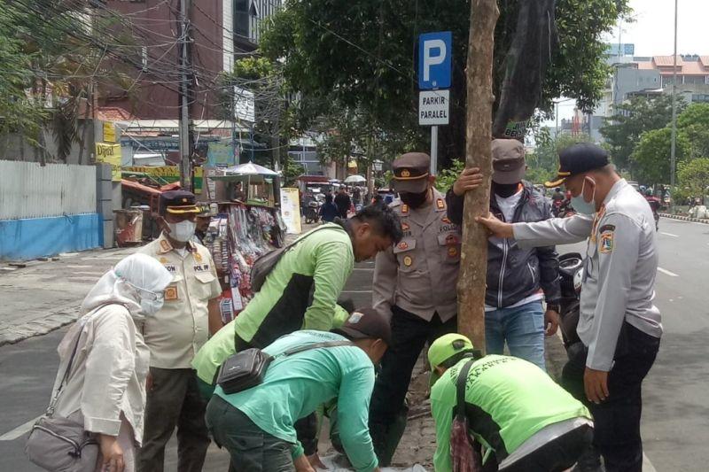 Pemkot Jakbar Gencarkan Gerakan Tanam 10 Pohon per Hari di Tiap Kelurahan