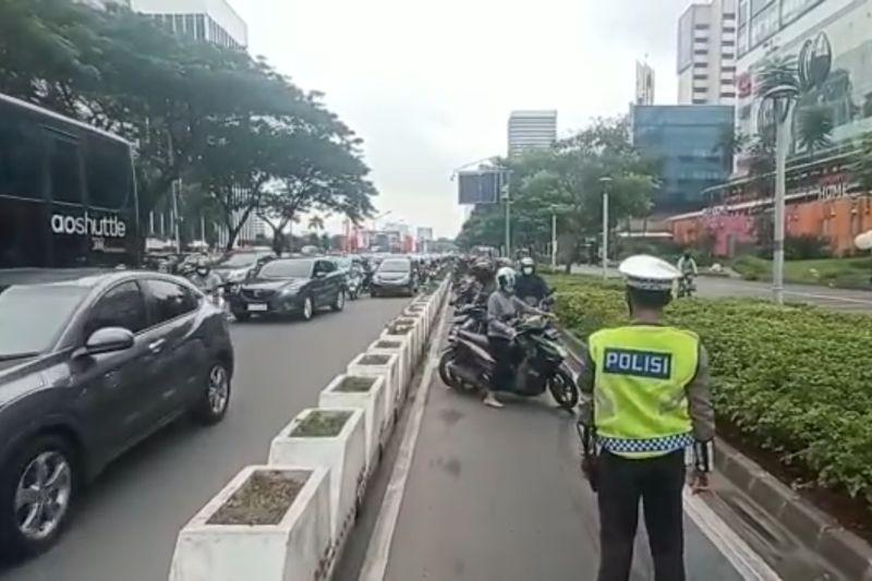 Bandel Pakai Jalur Sepeda, Pesepeda Motor di Senayan Ditegur dan Disuruh Putar Balik