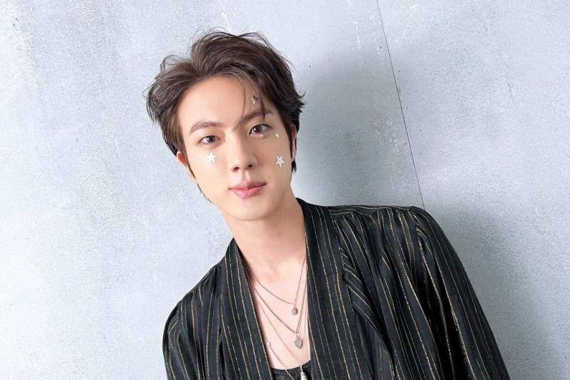 Sebelum Wamil, Jin BTS Bagikan Video Menyentuh untuk Army di Seluruh Dunia