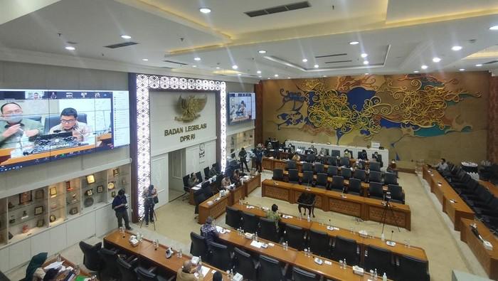 Rapat Baleg, 6 Fraksi Setujui Perpanjangan Masa Jabatan Kades